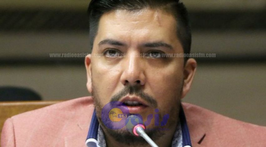 En busca de otro título: Portillo destaca como alumno aplicado en escuela para ser juez