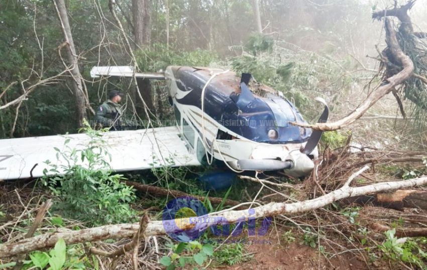 Hallan avioneta capotada cerca de estancia de PavÍ£o