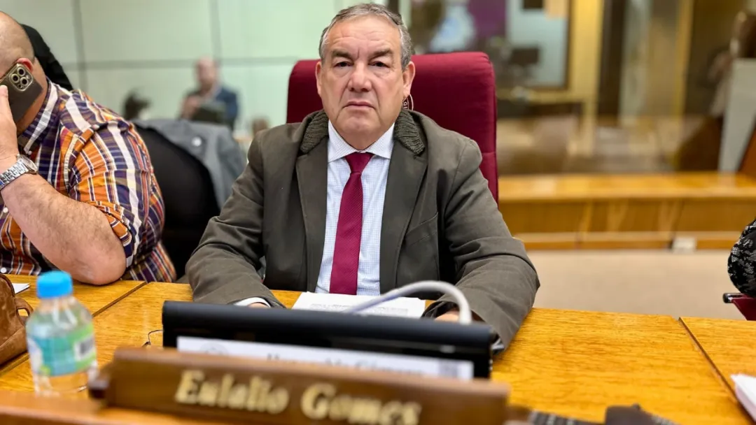 Según chats, a pedido de Diego Benítez, Lalo Gomes pidió traslados de 2 policías