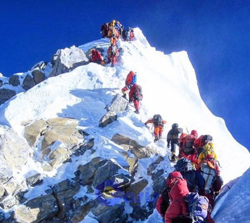 Aumenta a 10 la cifra de muertos en el Everest