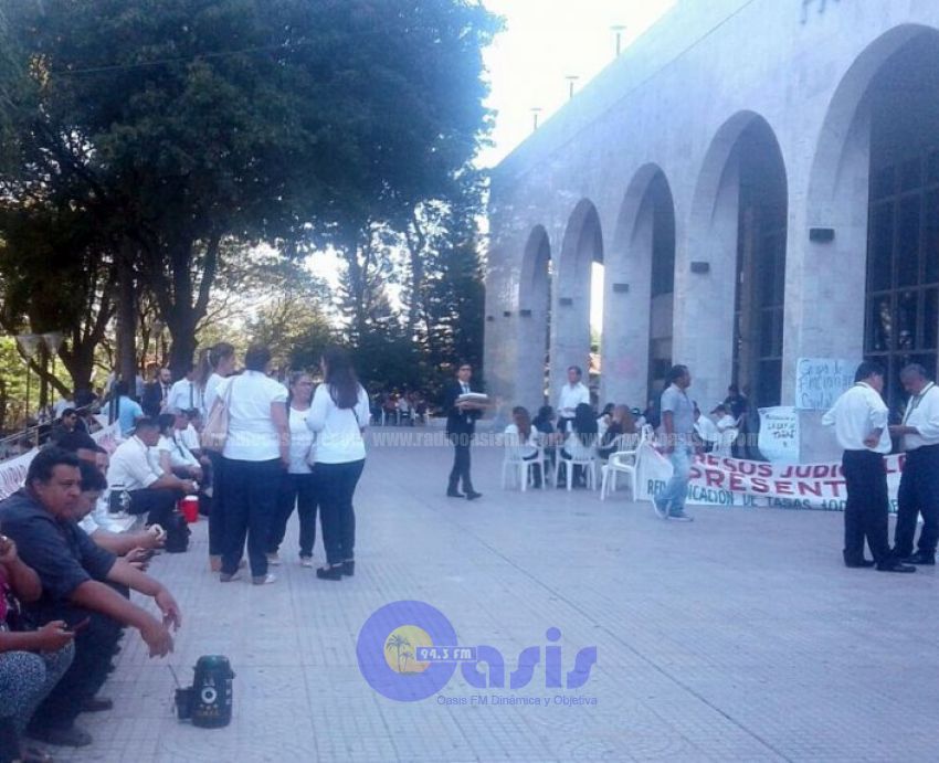 Funcionarios judiciales levantan huelga