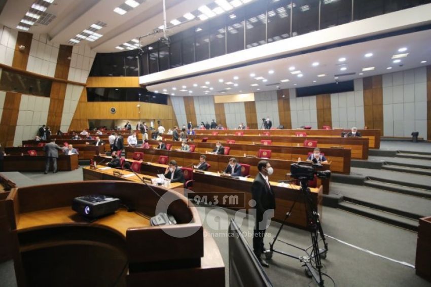 Diputados aplazan estudio de proyecto que recorta privilegios de la función pública