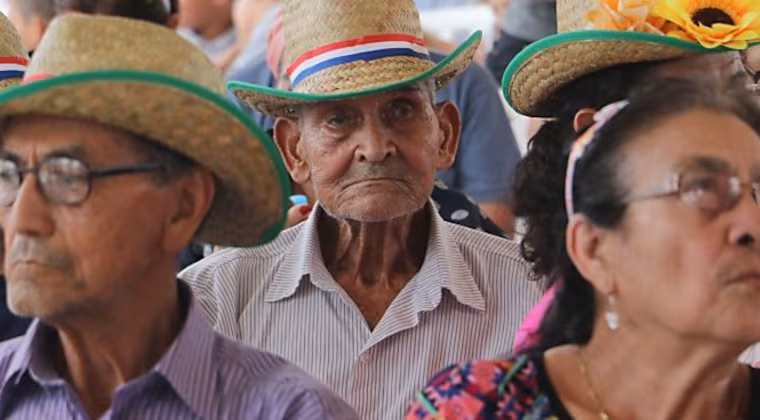 Senado aprueba la universalización de la pensión para adultos mayores: estudio en particular dentro de un mes