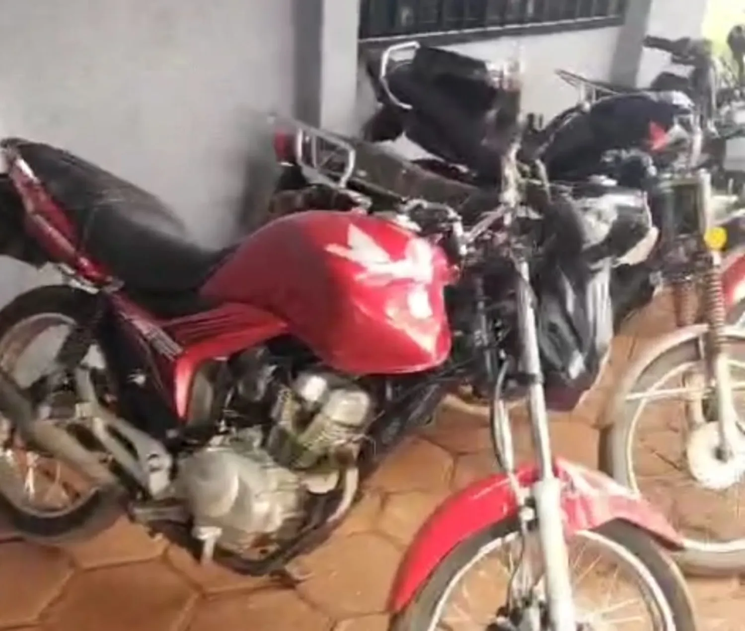 Operativo fiscal-policial desmantela depósitos de motocicletas robadas