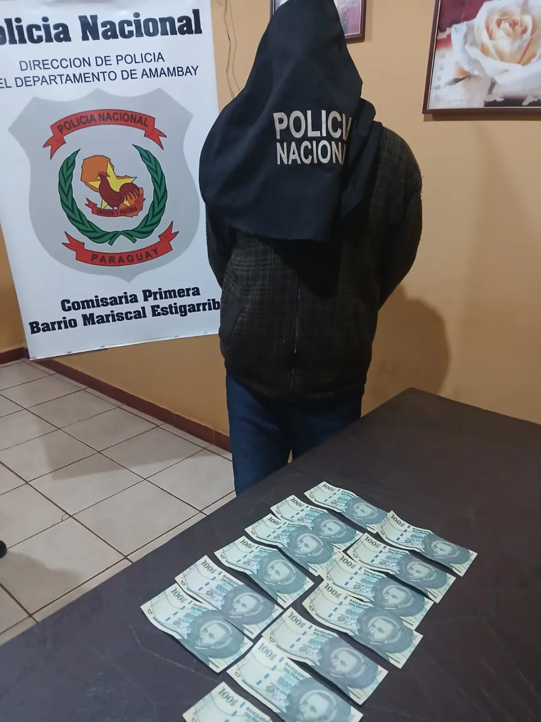 Estafaba con billetes falsos y era requerido por la justicia de su país