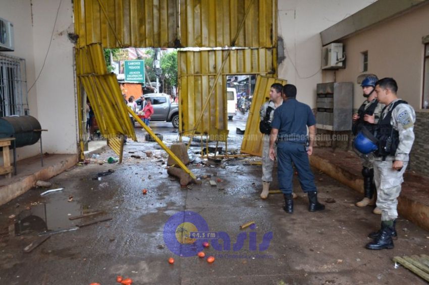 Atropellan Aduanas en CDE, mototaxistas protagonizaron batalla campal