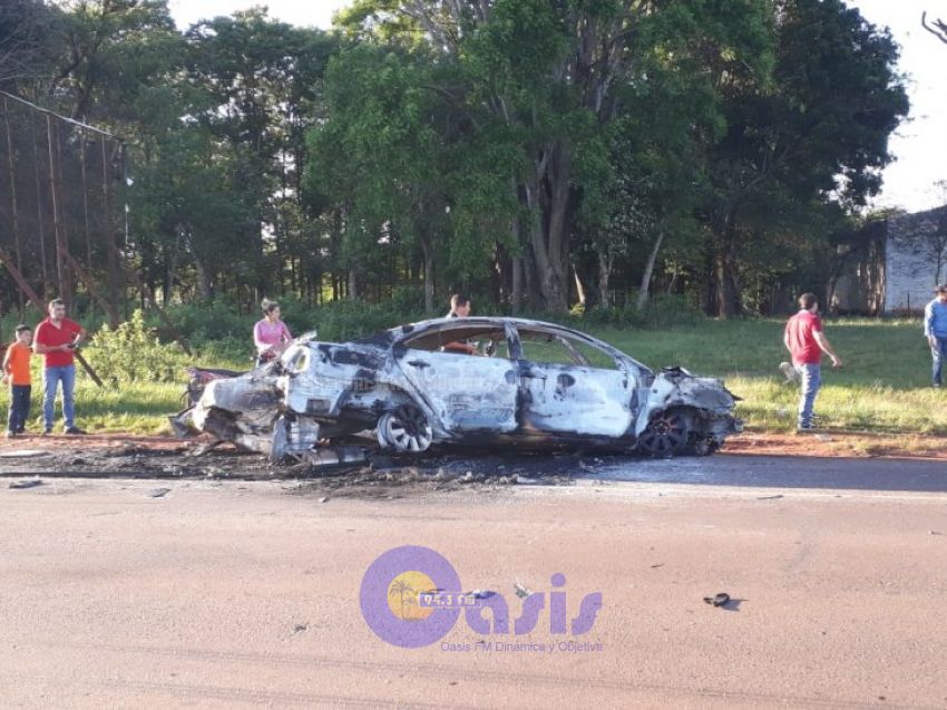 Hombre muere calcinado tras chocar con otros vehículos