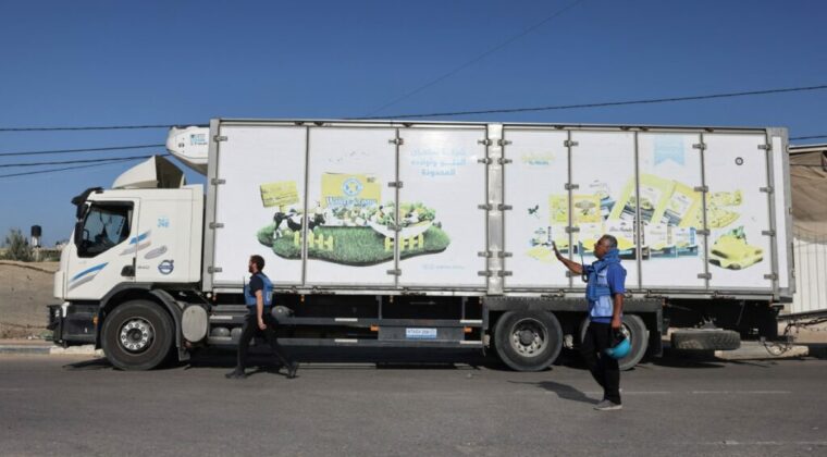 Ayuda humanitaria empieza a entrar en Gaza desde Egipto