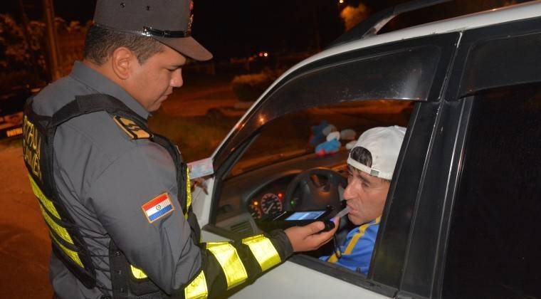 Más de 300 conductores fueron sancionados por la Caminera tras dar positivo al alcotest