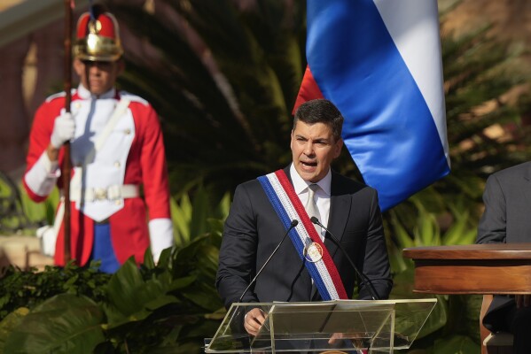 Santiago Peña asume la Presidencia del Paraguay