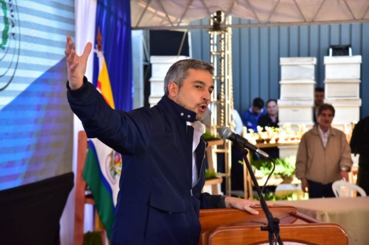 Marito se enoja y  defiende su gobierno de las críticas