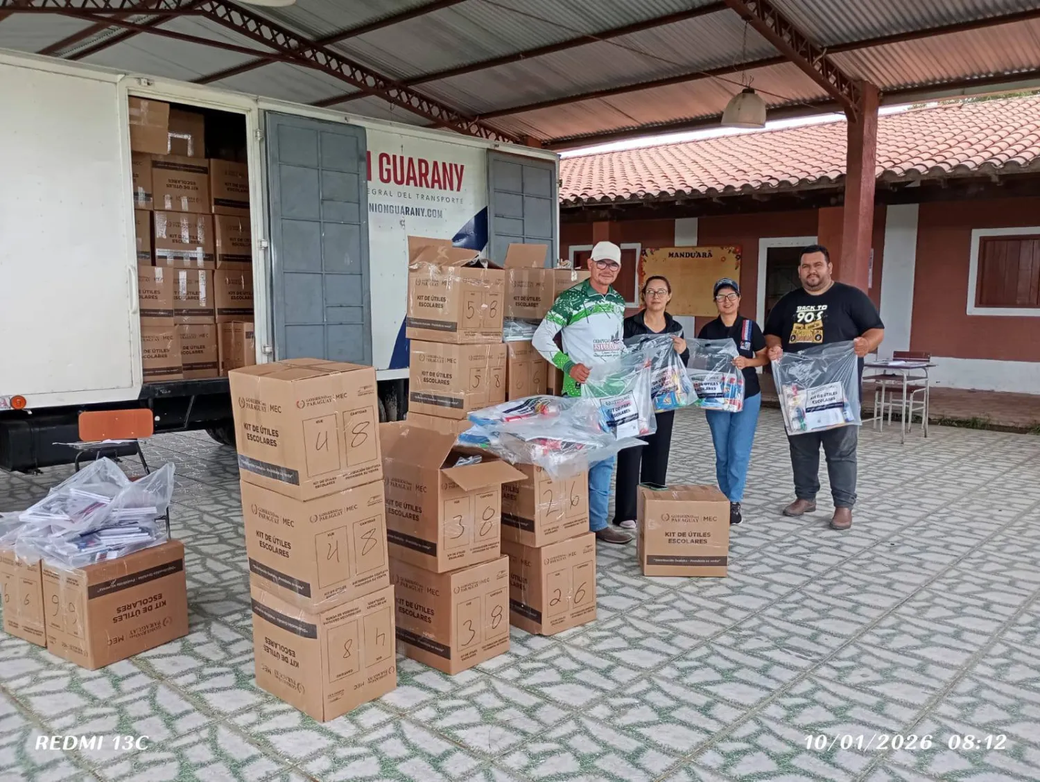 LLEGAN LOS KITS ESCOLARES A ALTO PARAGUAY