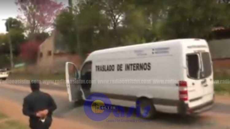 Balean transportador de reclusos en la Costanera Norte de Asunción