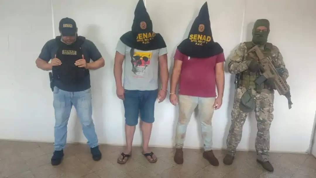 Detenidos, armas, drogas y dos lujosas camionetas en una vivienda de Capitán Bado
