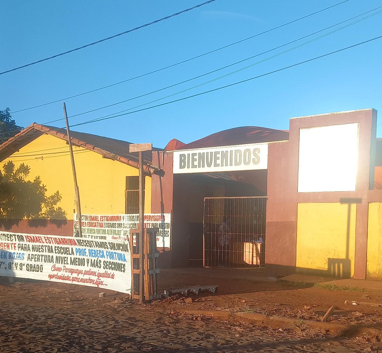 Estudiantes toman colegio para exigir apertura del tercer ciclo