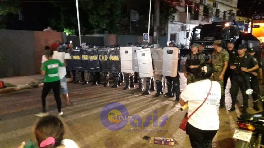 Heridos en protestas contra intendente en Concepción