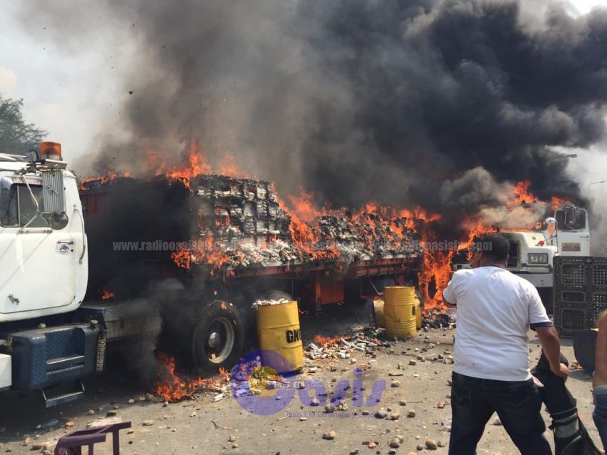 Venezuela: Denuncian quema de camiones con ayuda humanitaria