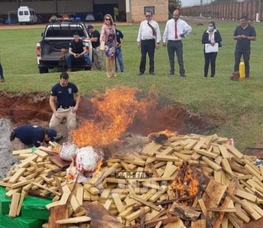 Incineran más de cinco toneladas de marihuana incautada en Pedro Juan