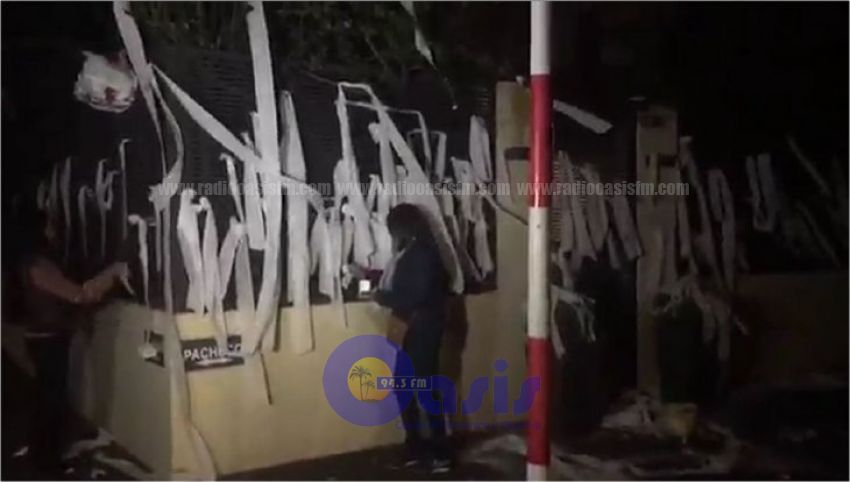 Empapelan casa de José María Ibáñez y piden su renuncia