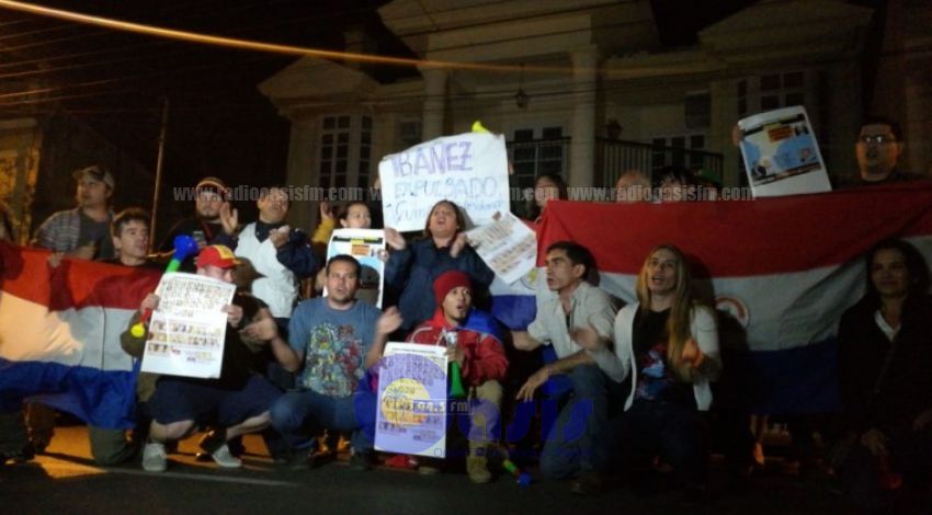 Indignados amenazan con bloquear aeropuerto antes de asunción de Marito