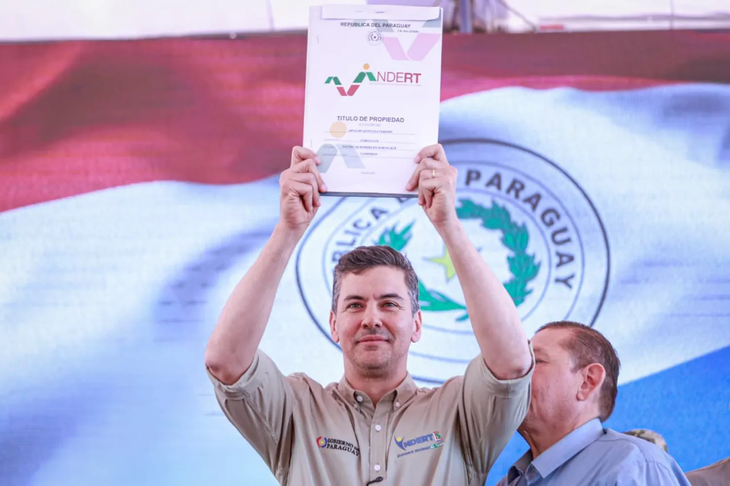 Marina Cué dejó atrás la masacre y mira el futuro recibiendo sus títulos de propiedad