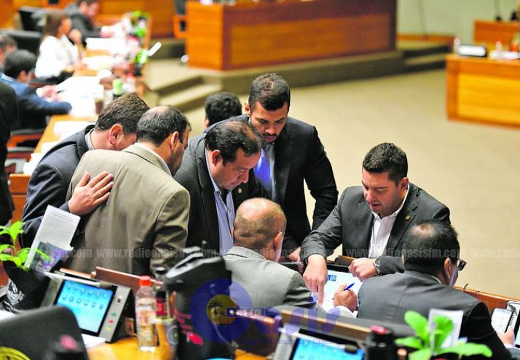 Bancos piden al Parlamento agregar un párrafo a ley de financiamiento político
