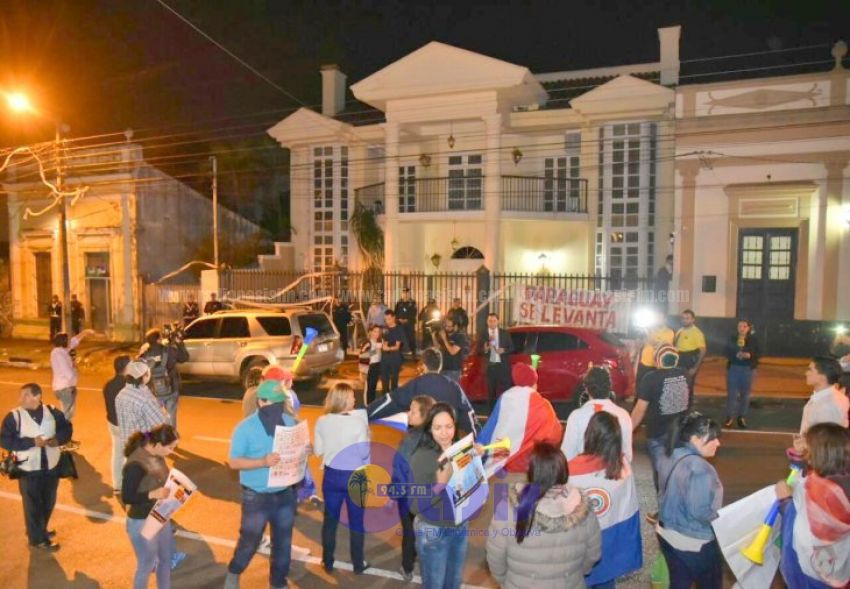 Ante escraches, reforzarán seguridad policial frente a casa de González Daher