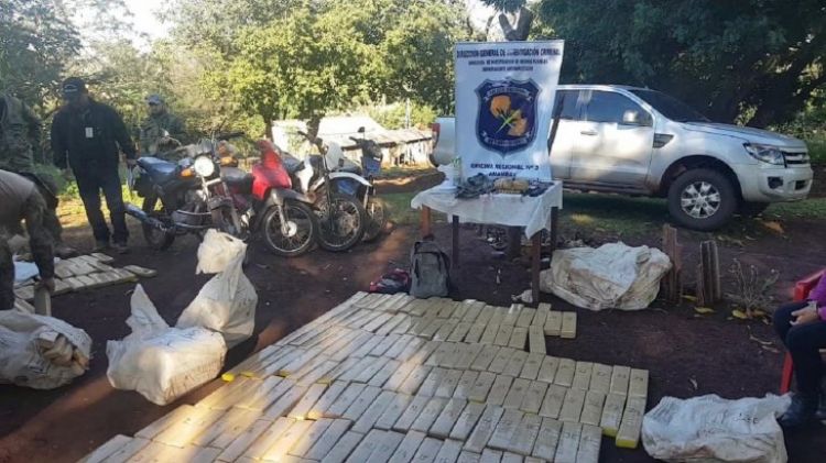 Antinarcóticos incautan marihuana y detienen a extranjeros en zona de Pedro Juan