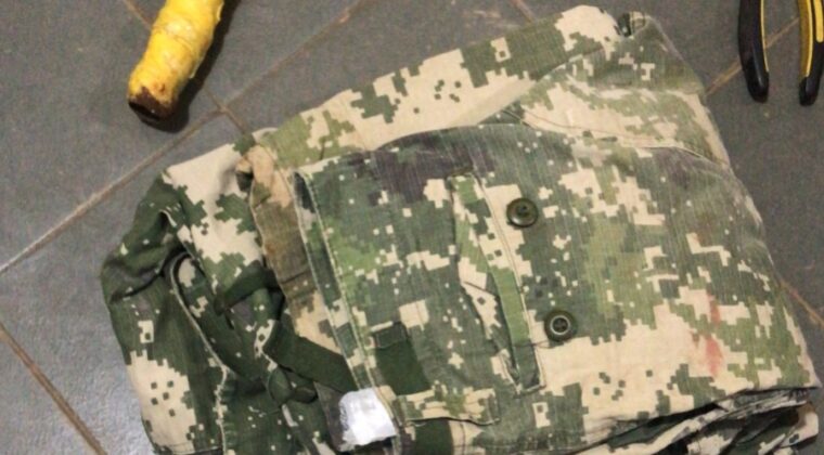 Hallan uniformes militares y armas en pabellón del PCC