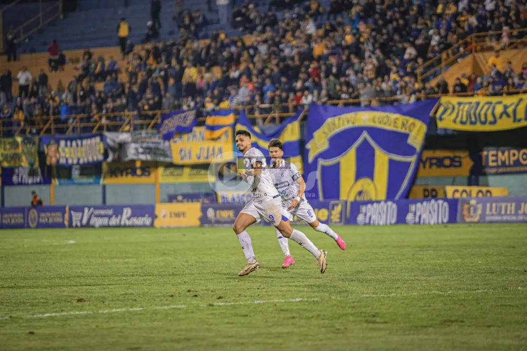 No respetó casa ajena: El Gallo picoteó tres puntos de visitante