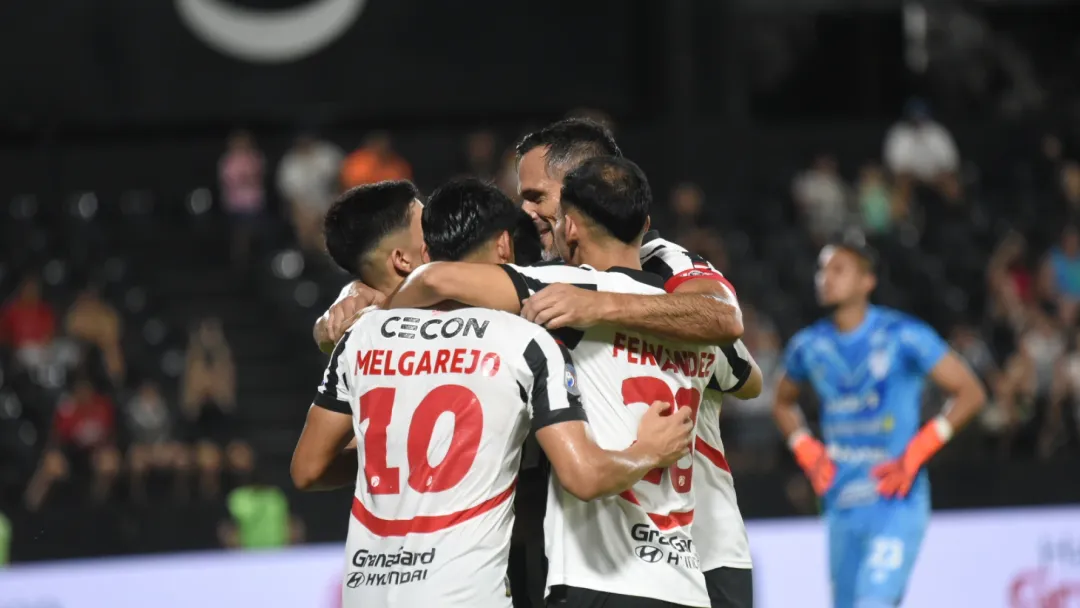 Libertad recibe a Luqueño en su huerta