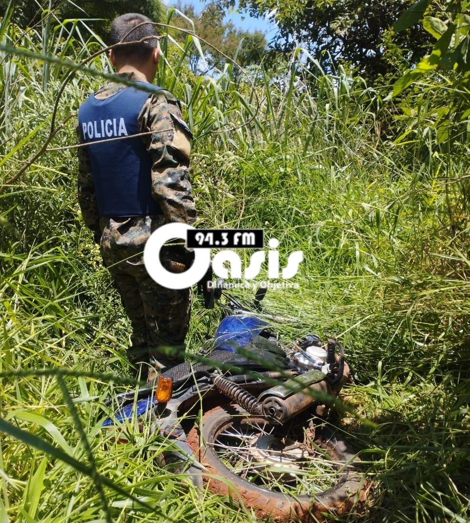Joven recupera su motocicleta tras intervención del Grupo Puma