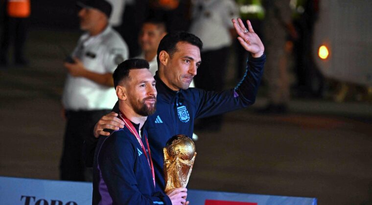 Argentina llega a su casa en medio de un multitudinario recibimiento