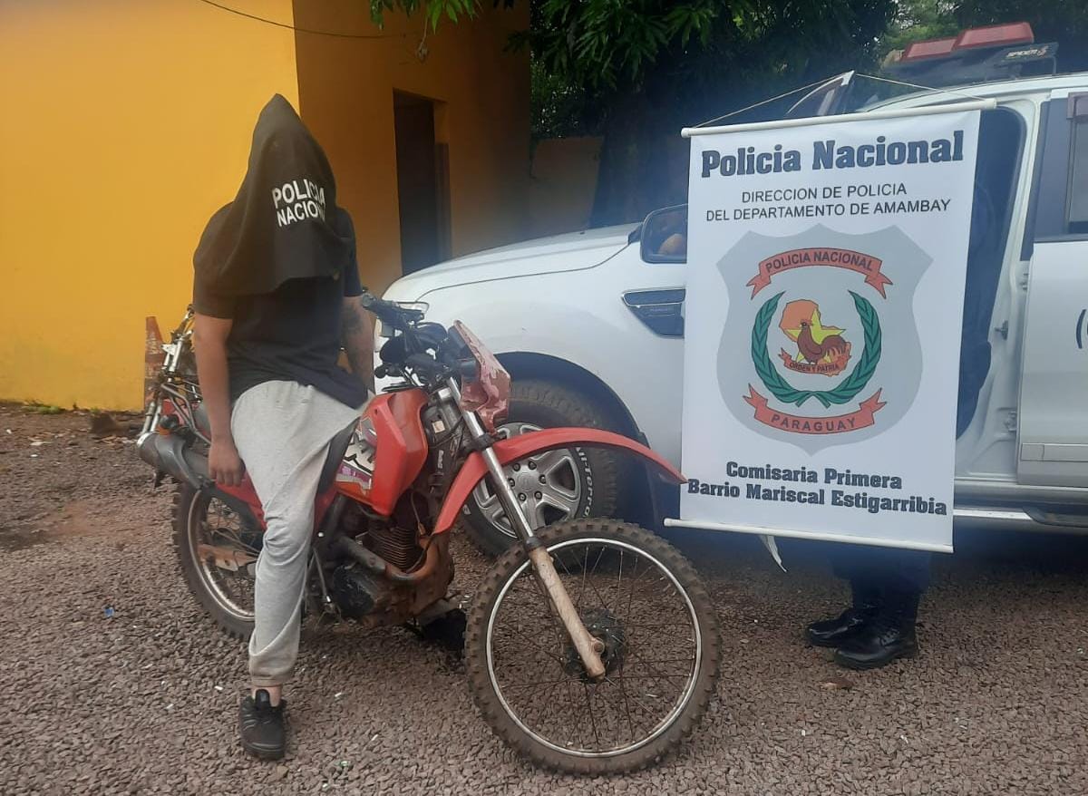 Detien a un hombre con orden de captura tras haber hurtado una moto
