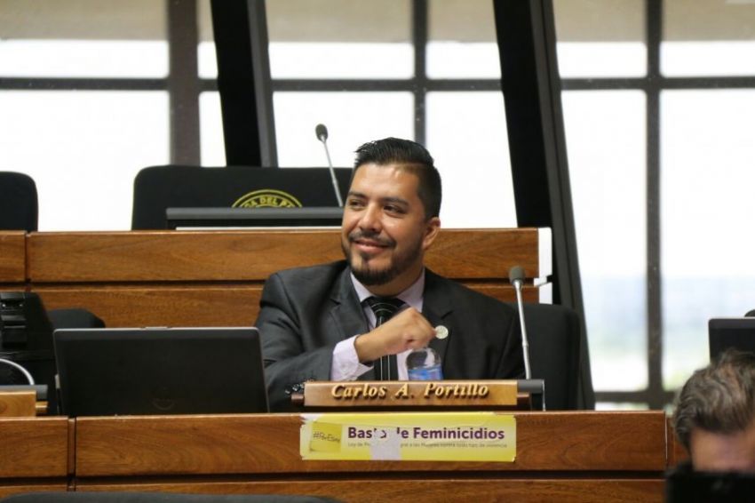 Juez procesa a Carlos Portillo