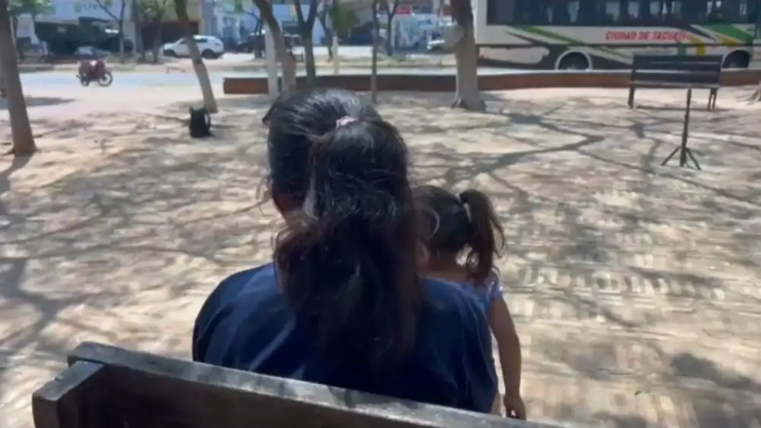 Mujer que denunció abuso de su hija es aprehendida por violencia infantil