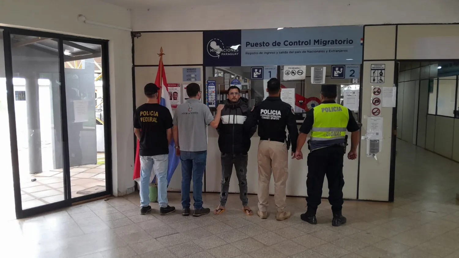 Expulsan del país a brasileño buscado por feminicidio de su pareja y homicidio de su vecino