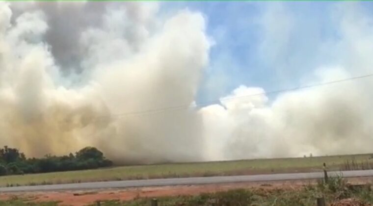 Voraz incendio forestal en Santiago, Misiones