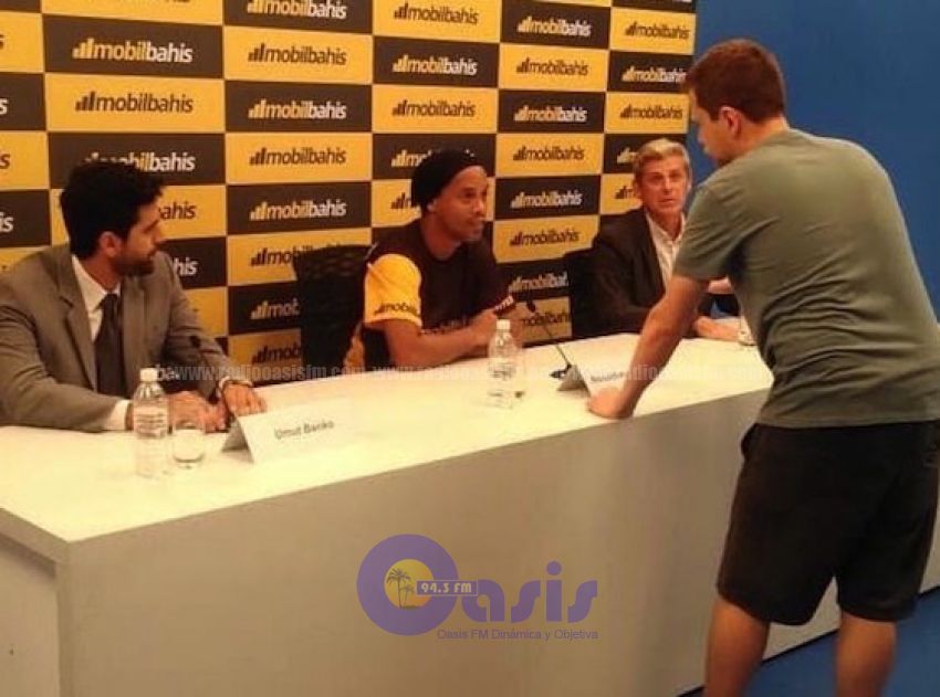 Pedrojuanino graba comercial con Ronaldinho en Brasil