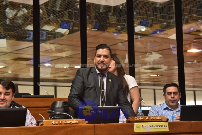 Diputados aprueba proyecto que dilata pérdida de investidura de Portillo
