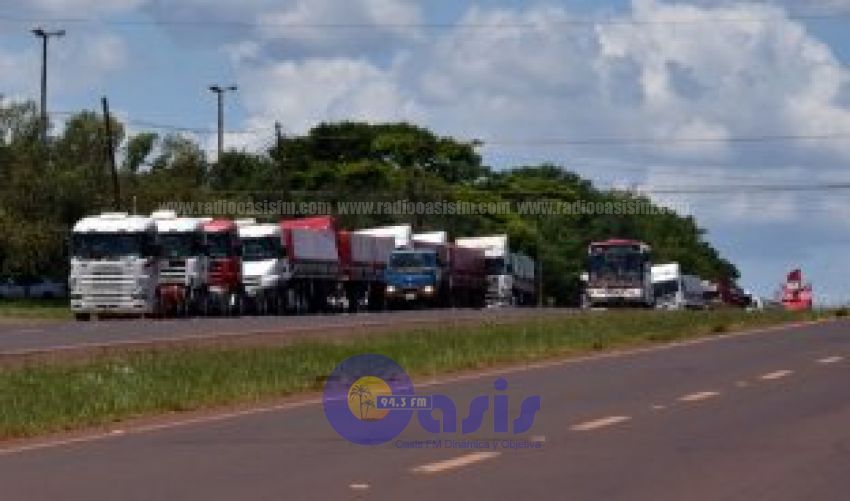 Camioneros amenazan con paro por suba del gasoil