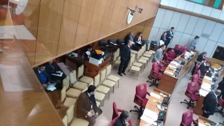 Sin quórum en el Senado: impiden juramento de legisladores suplentes