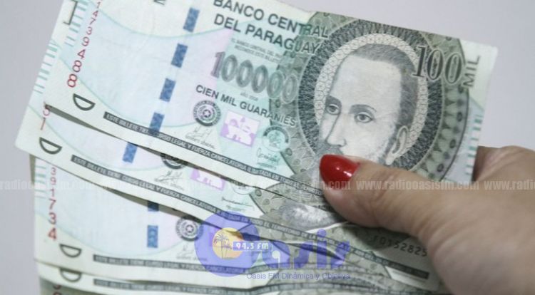 US$ 76 millones para "aguinaldo extra": Hacienda defiende gastos y habla de ahorros importantes