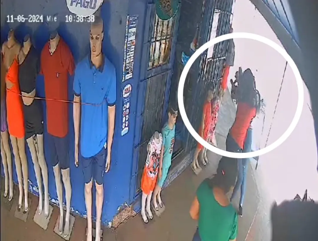 Edil de Cerro Corá atropelló local comercial y agredió a una funcionaria