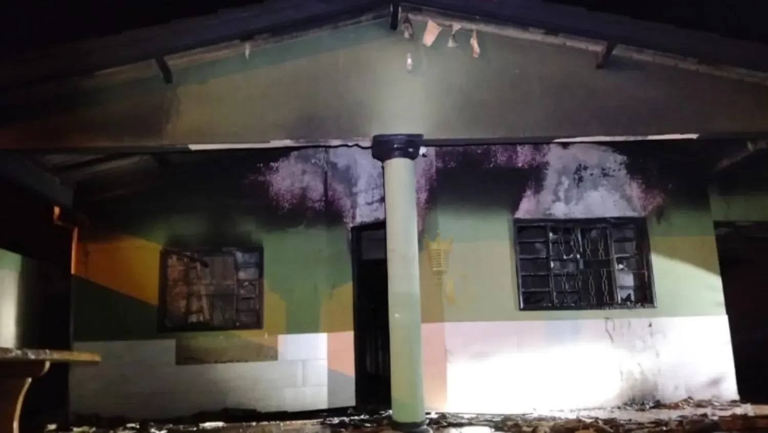 Explosión de acondicionador de aire provoca incendio de vivienda en PJC