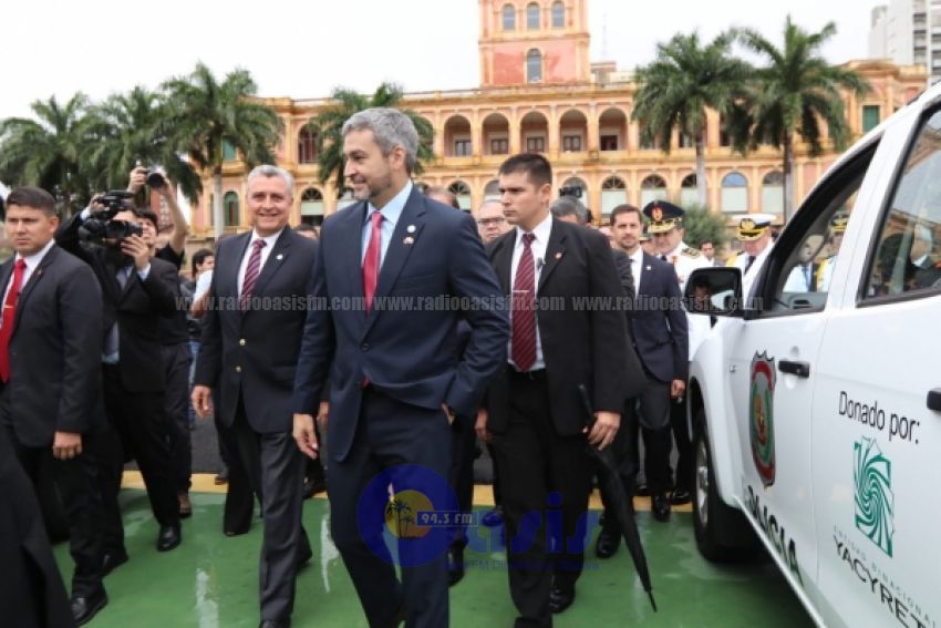El Gobierno entrega importante lote de camionetas patrulleras a la Policía Nacional