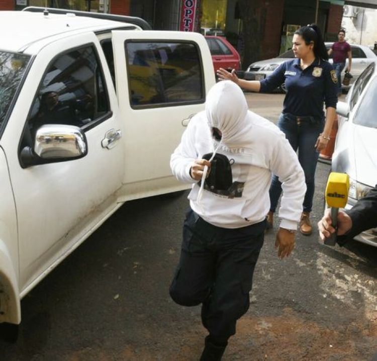 Detienen a dos policías implicados en el robo a un comercio