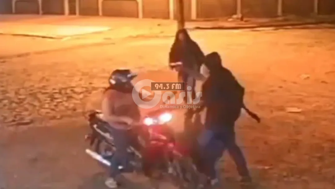 Dos malvivientes se alzaron con una motocicle tras apriete