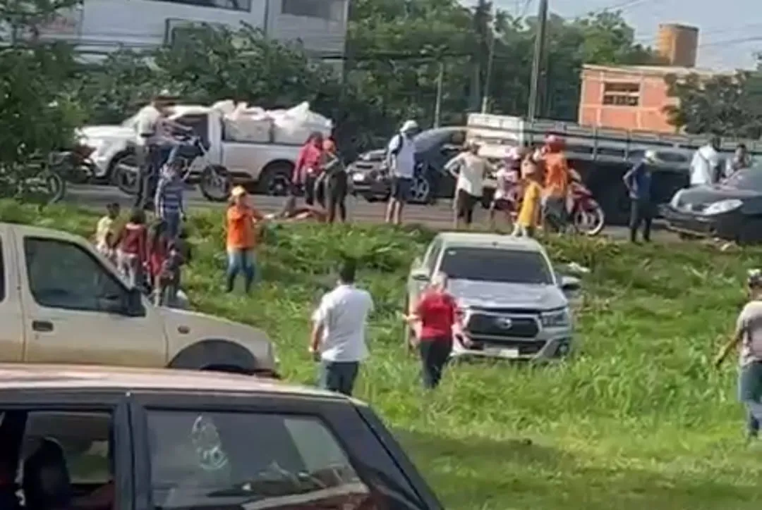 Conductor de camioneta deja heridas a madre e hija tras accidente de tránsito