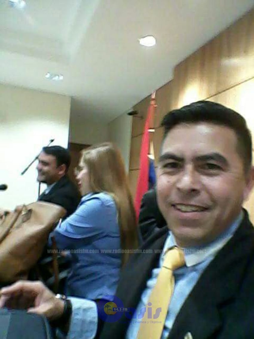 Asistente de la Defensoría dijo que llevó celular ajeno por confusión